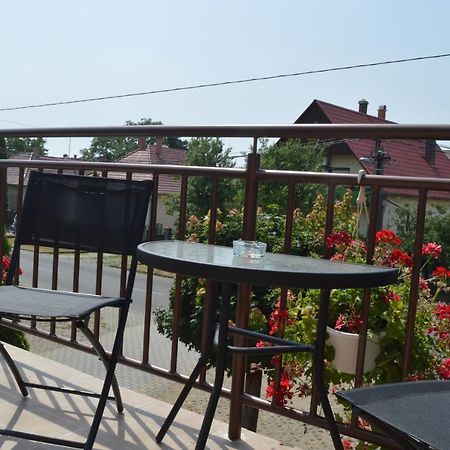 Aqua Oazis Apartman Hajduszoboszlo Ngoại thất bức ảnh