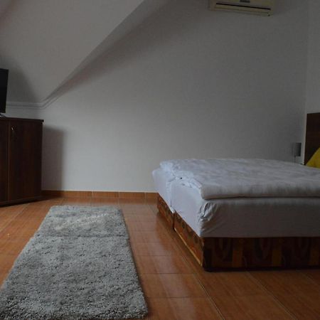 Aqua Oazis Apartman Hajduszoboszlo Ngoại thất bức ảnh