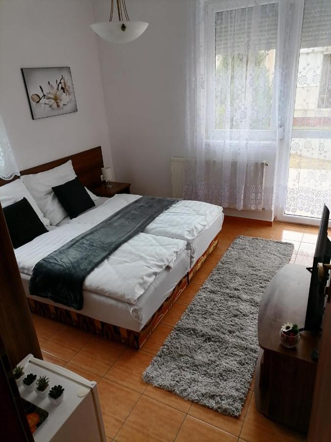 Aqua Oazis Apartman Hajduszoboszlo Ngoại thất bức ảnh