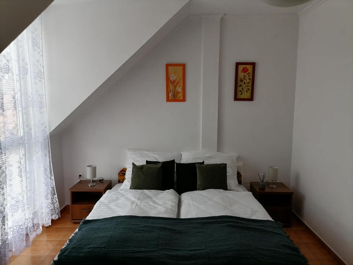 Aqua Oazis Apartman Hajduszoboszlo Ngoại thất bức ảnh