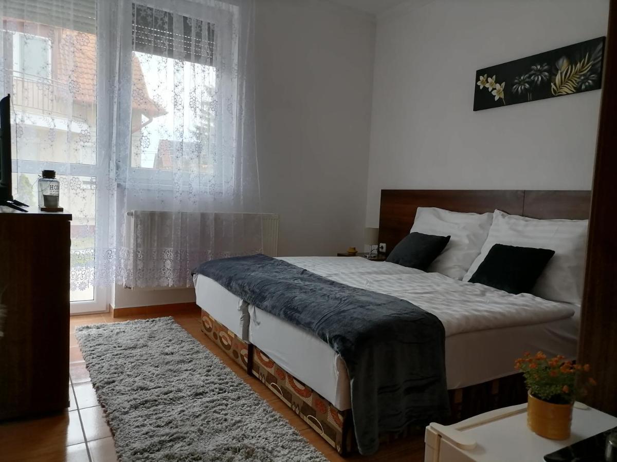 Aqua Oazis Apartman Hajduszoboszlo Ngoại thất bức ảnh