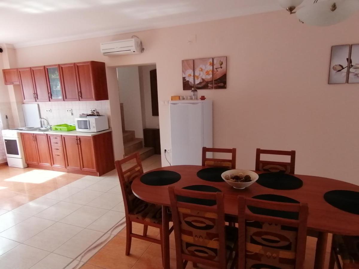 Aqua Oazis Apartman Hajduszoboszlo Ngoại thất bức ảnh