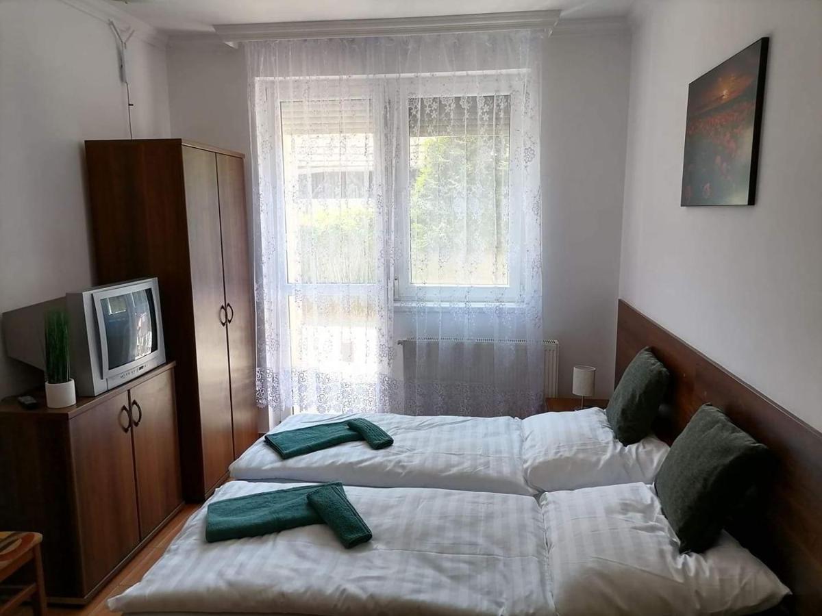 Aqua Oazis Apartman Hajduszoboszlo Ngoại thất bức ảnh