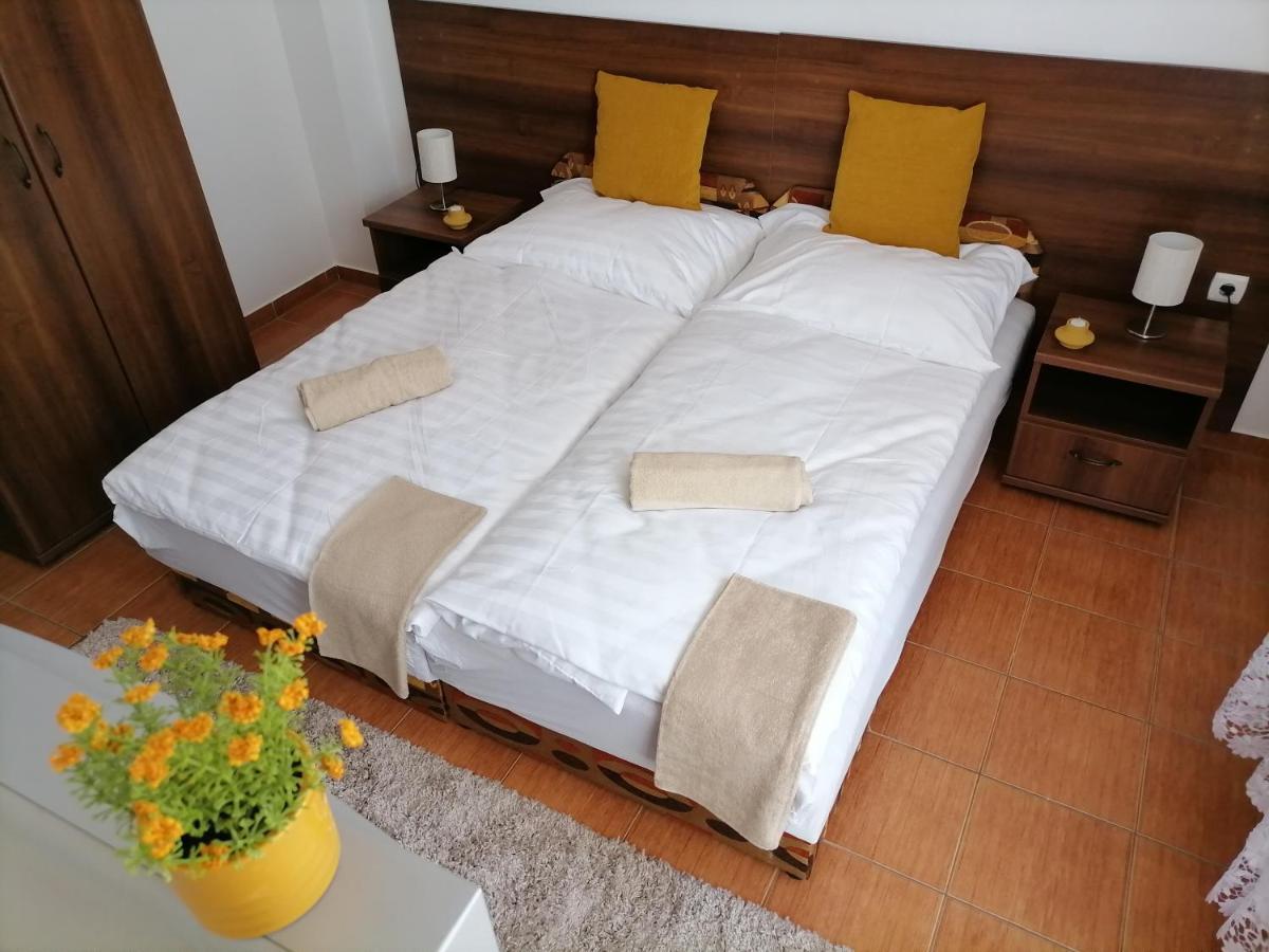 Aqua Oazis Apartman Hajduszoboszlo Ngoại thất bức ảnh