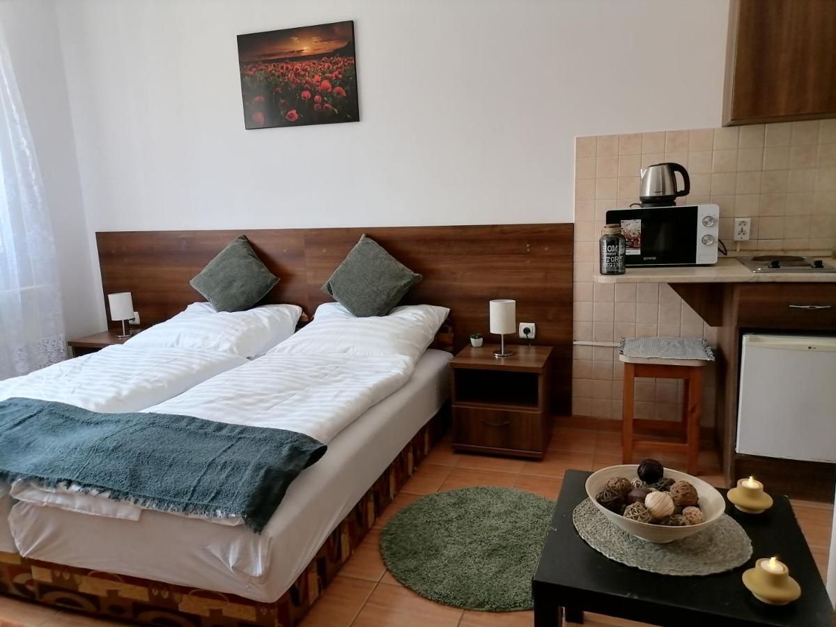 Aqua Oazis Apartman Hajduszoboszlo Ngoại thất bức ảnh