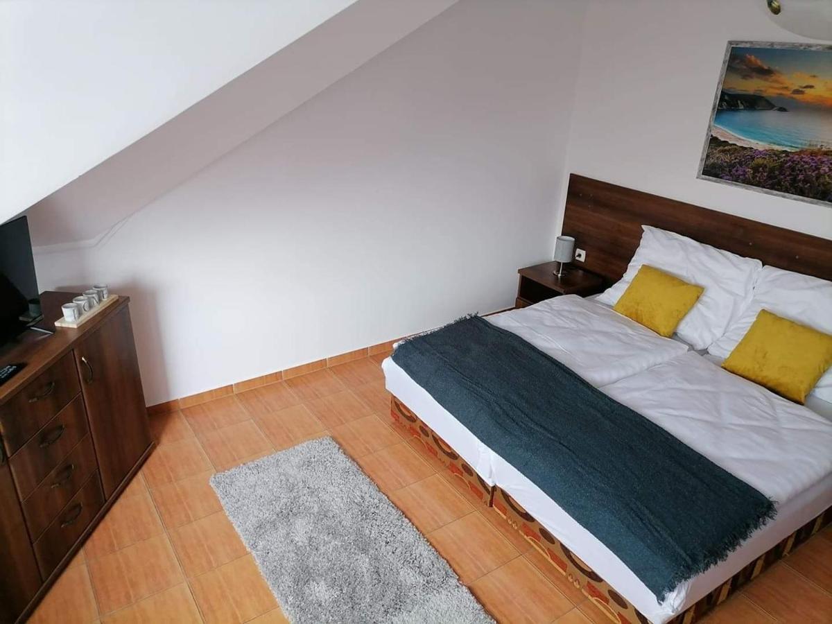 Aqua Oazis Apartman Hajduszoboszlo Ngoại thất bức ảnh