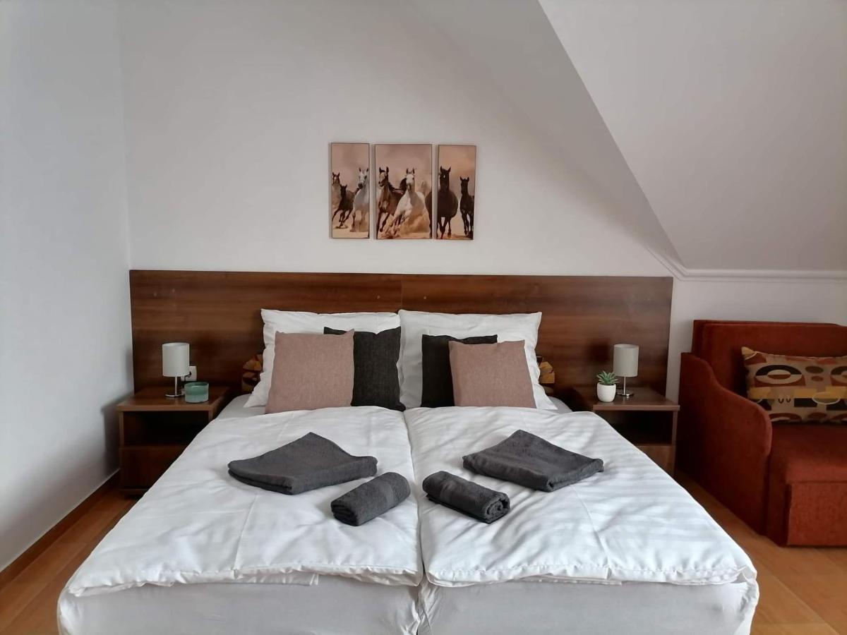 Aqua Oazis Apartman Hajduszoboszlo Ngoại thất bức ảnh