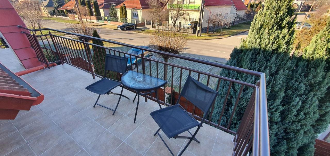 Aqua Oazis Apartman Hajduszoboszlo Ngoại thất bức ảnh