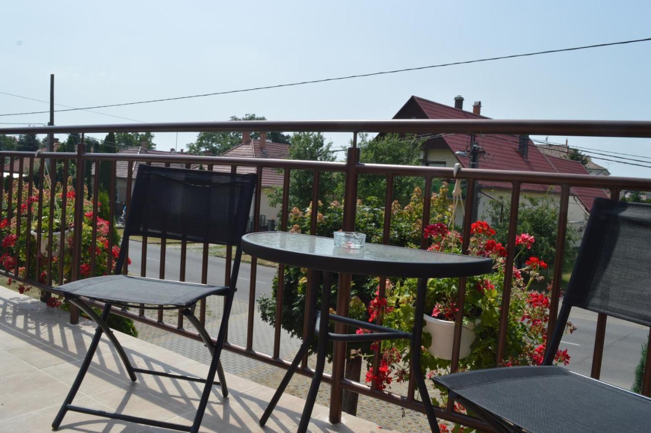 Aqua Oazis Apartman Hajduszoboszlo Ngoại thất bức ảnh