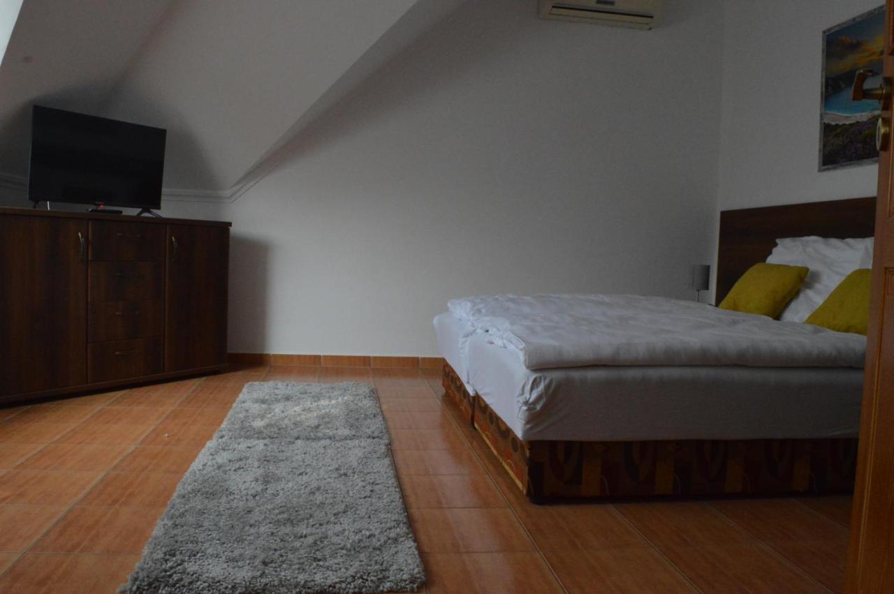 Aqua Oazis Apartman Hajduszoboszlo Ngoại thất bức ảnh