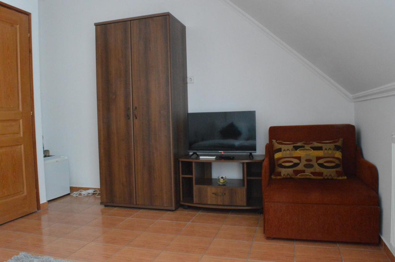 Aqua Oazis Apartman Hajduszoboszlo Ngoại thất bức ảnh