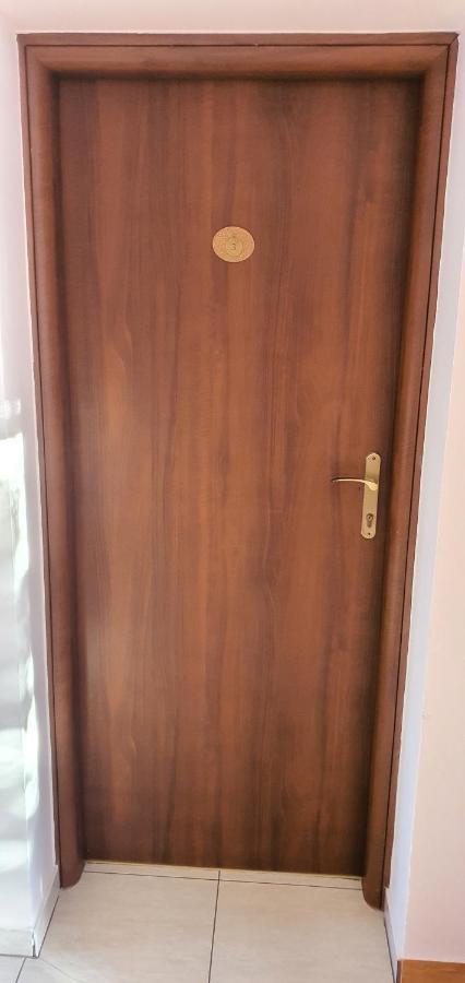 Aqua Oazis Apartman Hajduszoboszlo Ngoại thất bức ảnh