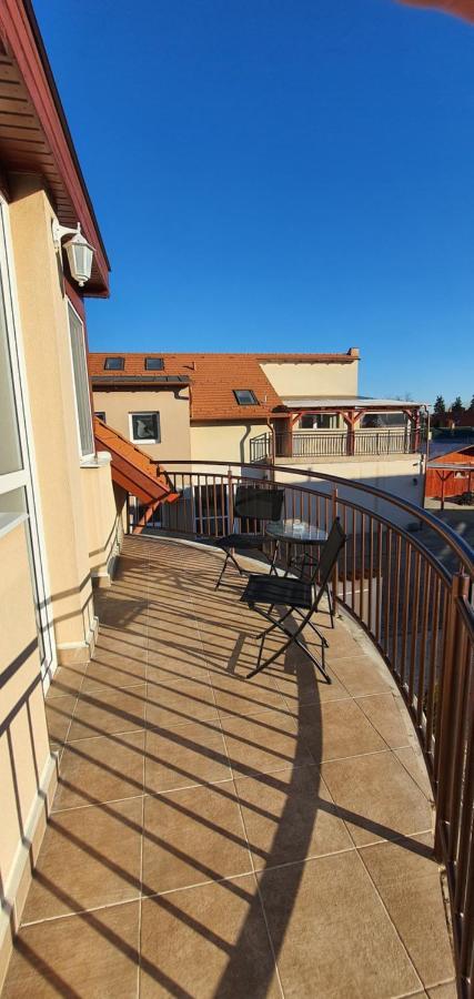 Aqua Oazis Apartman Hajduszoboszlo Ngoại thất bức ảnh