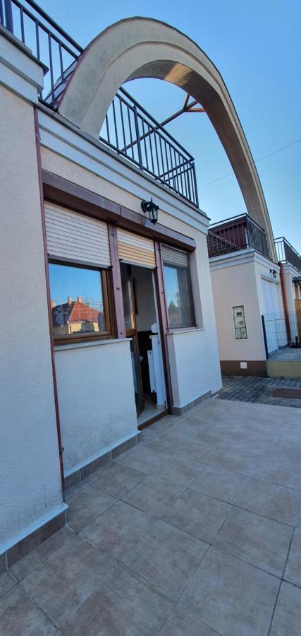 Aqua Oazis Apartman Hajduszoboszlo Ngoại thất bức ảnh