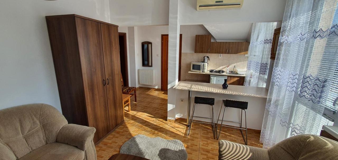 Aqua Oazis Apartman Hajduszoboszlo Ngoại thất bức ảnh